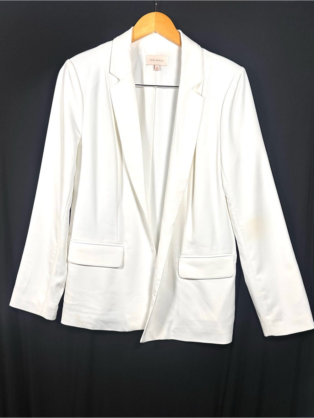 Skies Are Blue White Open-Front Blazer